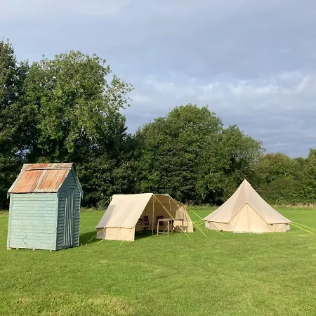 Luxury tent Tin And Canvas Glamping Pickering, Canvas Capers Bell Tent