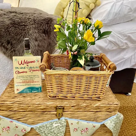 Luxury tent Tin And Canvas Glamping Pickering, Canvas Capers Bell Tent