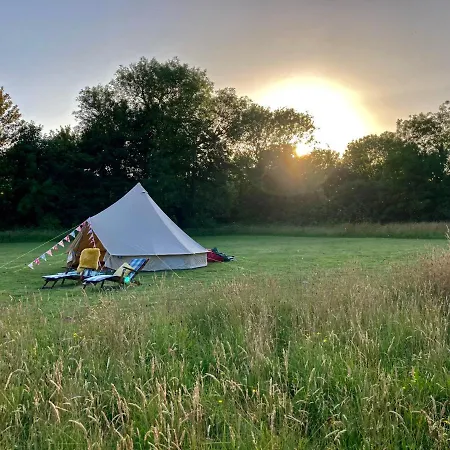 Luxury tent Tin And Canvas Glamping Pickering, Canvas Capers Bell Tent