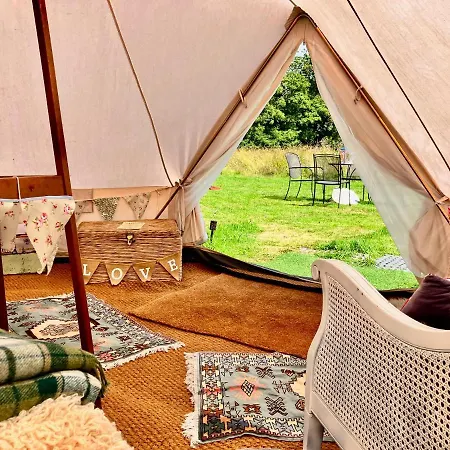 Tin And Canvas Glamping Pickering, Canvas Capers Bell Tent *