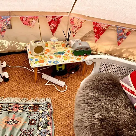 Tin And Canvas Glamping Pickering, Canvas Capers Bell Tent Campo de lujo *