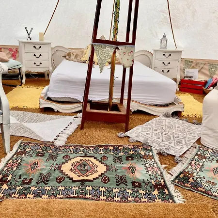 Tin And Canvas Glamping Pickering, Canvas Capers Bell Tent Pickering